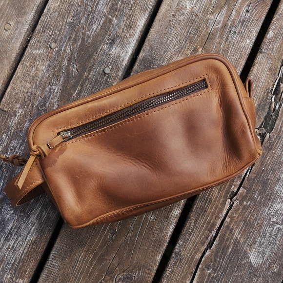Kuero leather toiletry case - Picture 1 of 14